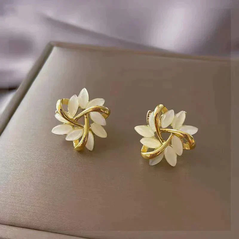 Luxe gouden oorbellen met parels