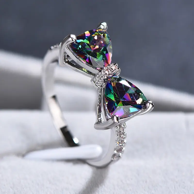 Zilveren ring met kleurrijke zirkoniastenen