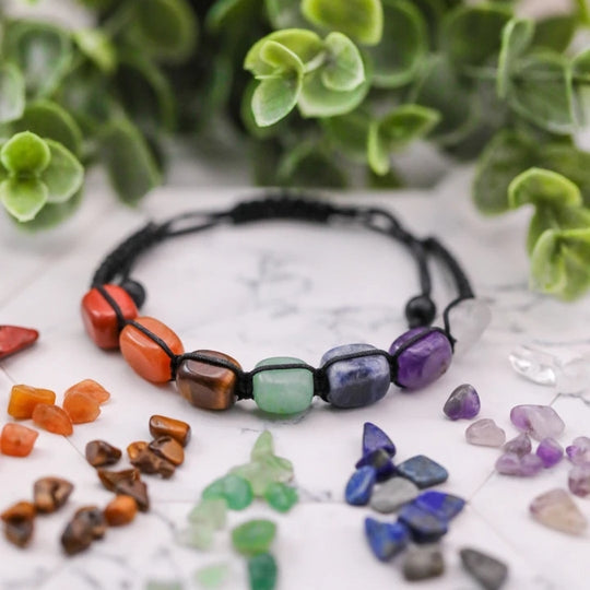 Handgemaakte armband met natuurlijke magische stenen