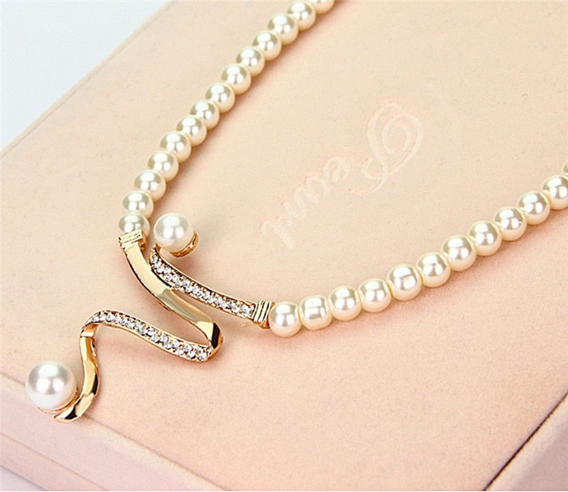 Set halsketting en oorbellen met parels