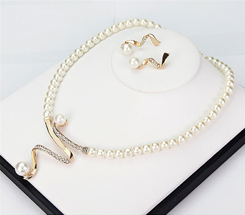 Set halsketting en oorbellen met parels