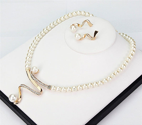 Set halsketting en oorbellen met parels