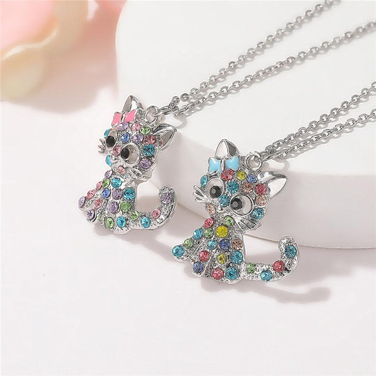 Zilveren ketting met kattenhanger en gekleurde zirkoniastenen