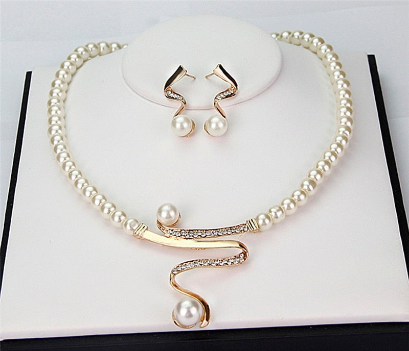 Set halsketting en oorbellen met parels