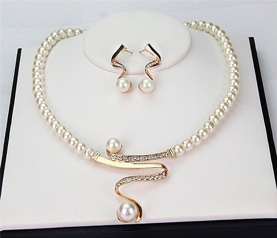 Set halsketting en oorbellen met parels