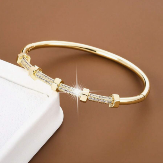 Helder vergulde armband met moissaniet-bedekking