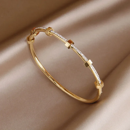 Helder vergulde armband met moissaniet-bedekking